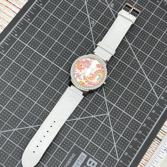 Guess Womens Paisley Floral Dial Crystal Bezel White Leather Watch G75991L‎ main image 5